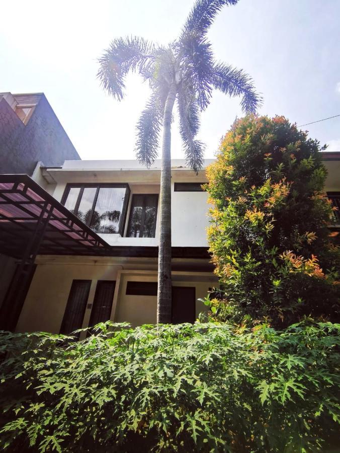 4-Bedroom Home In South Jakarta Nuansa Swadarma Residence By Le Ciel Hospitality Exterior photo