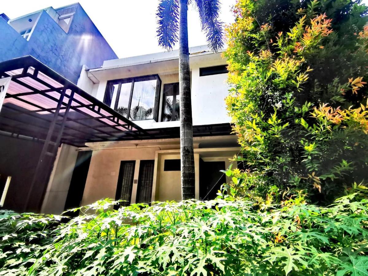 4-Bedroom Home In South Jakarta Nuansa Swadarma Residence By Le Ciel Hospitality Exterior photo