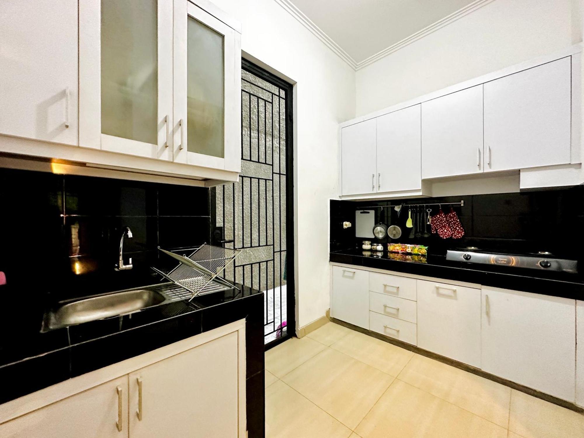 4-Bedroom Home In South Jakarta Nuansa Swadarma Residence By Le Ciel Hospitality Exterior photo