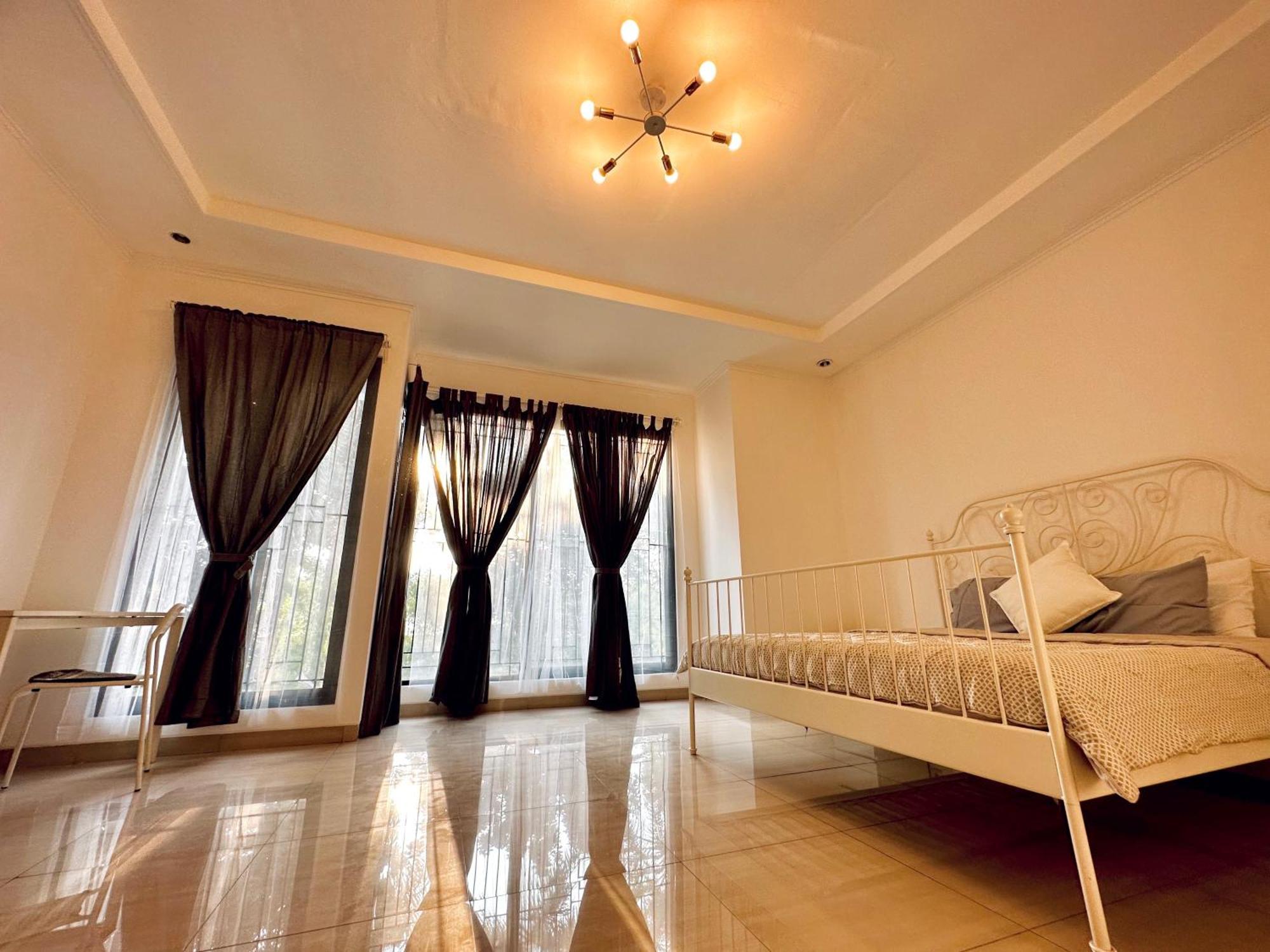 4-Bedroom Home In South Jakarta Nuansa Swadarma Residence By Le Ciel Hospitality Exterior photo