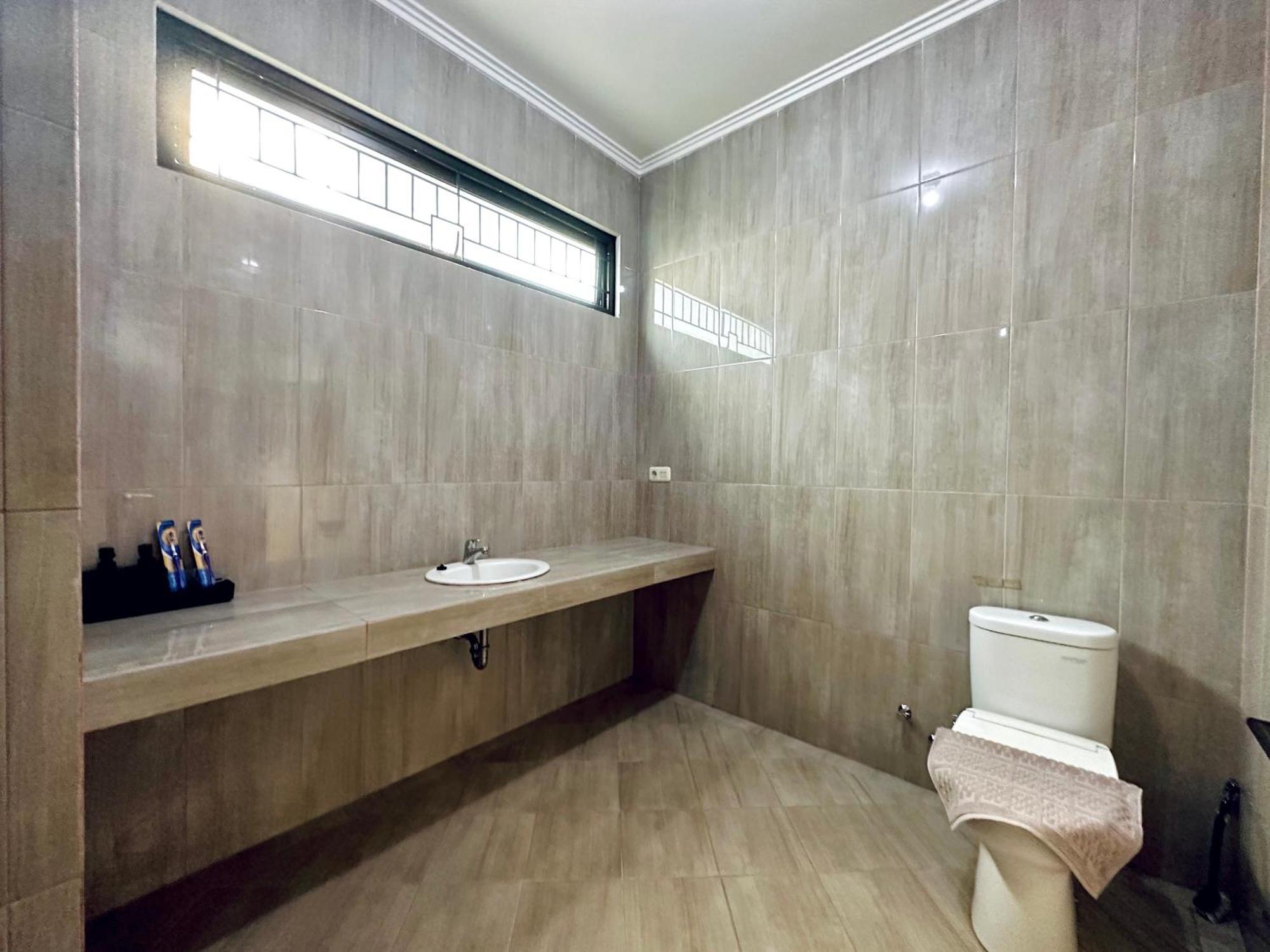 4-Bedroom Home In South Jakarta Nuansa Swadarma Residence By Le Ciel Hospitality Room photo